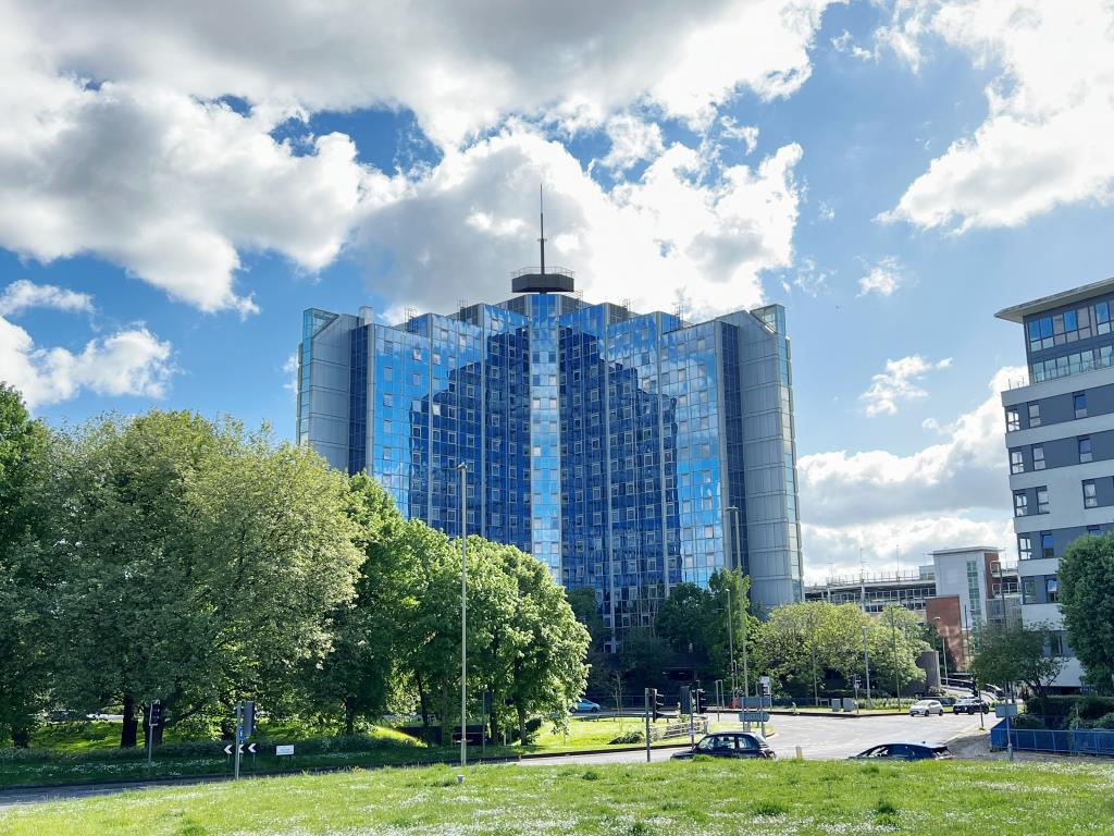 Lot: 177 - TWO-BEDROOM FLAT FOR INVESTMENT - Converted office block now residential apartments